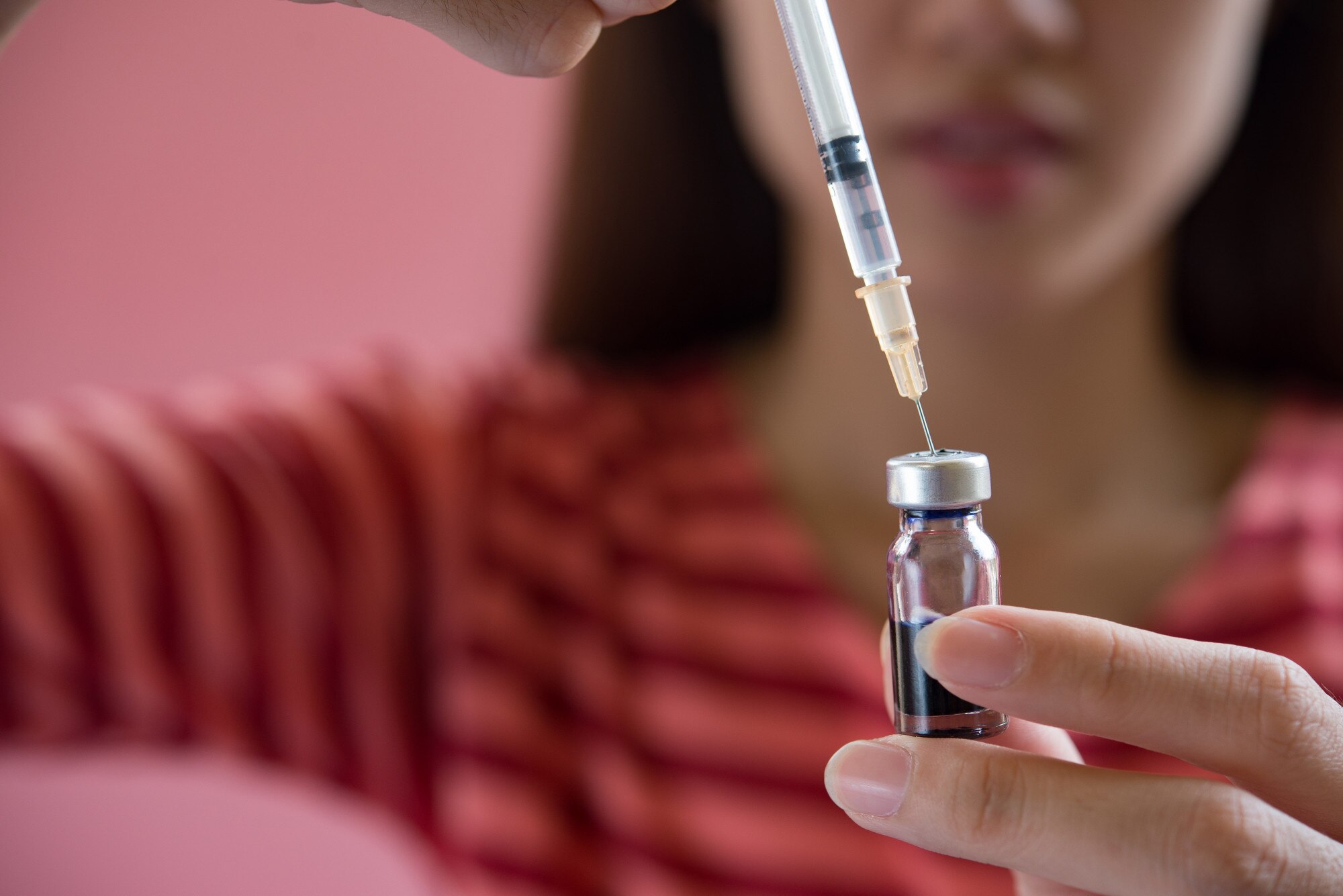 B12 Eksikliği Nöropati Rehberi: Belirtiler, Tedavi ve Metilkobalamin (B12 İğnesi) Kılavuzu