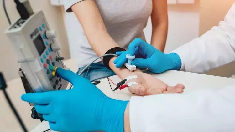 Elektromiyografi (EMG) Nedir? Neden ve Nasıl Çekilir?