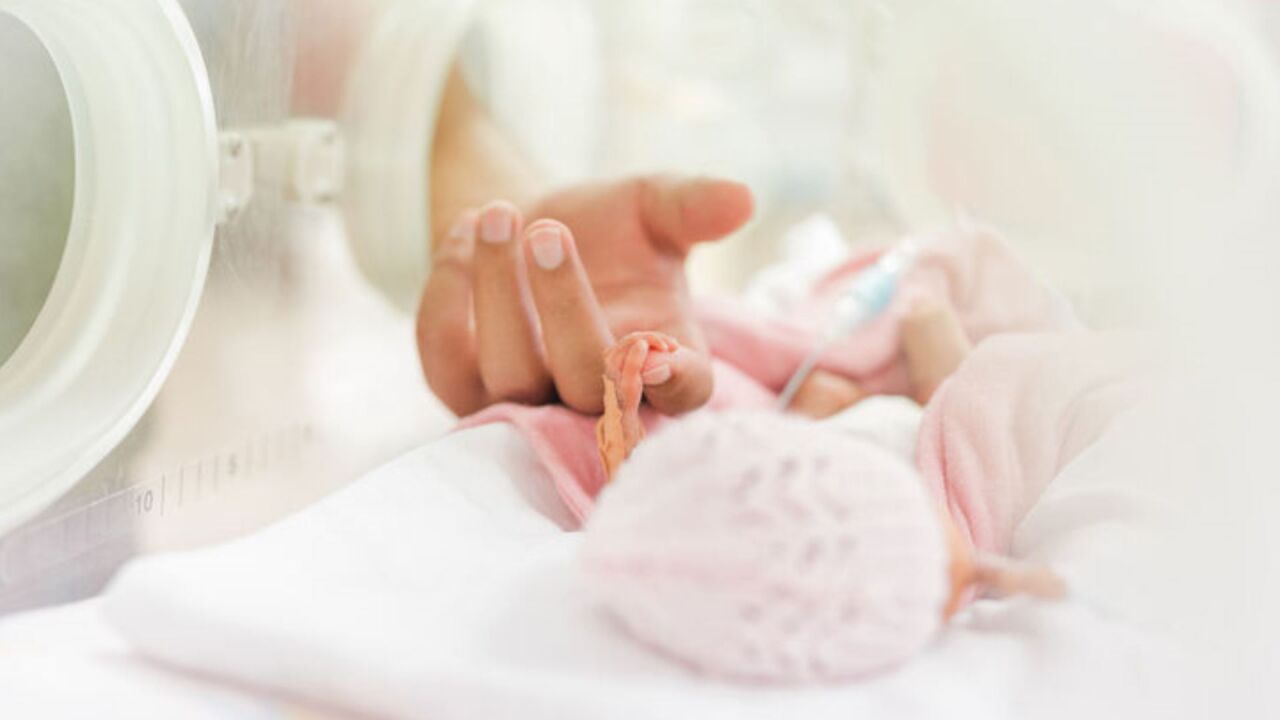 Erken Doğum Nedir, Neden Olur? Belirtileri ve Riskleri